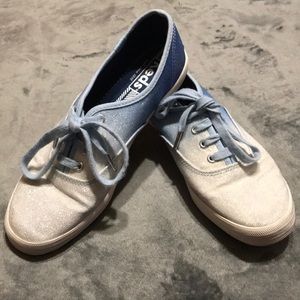 Sneakers with ombré design. Blue to white/glitter.